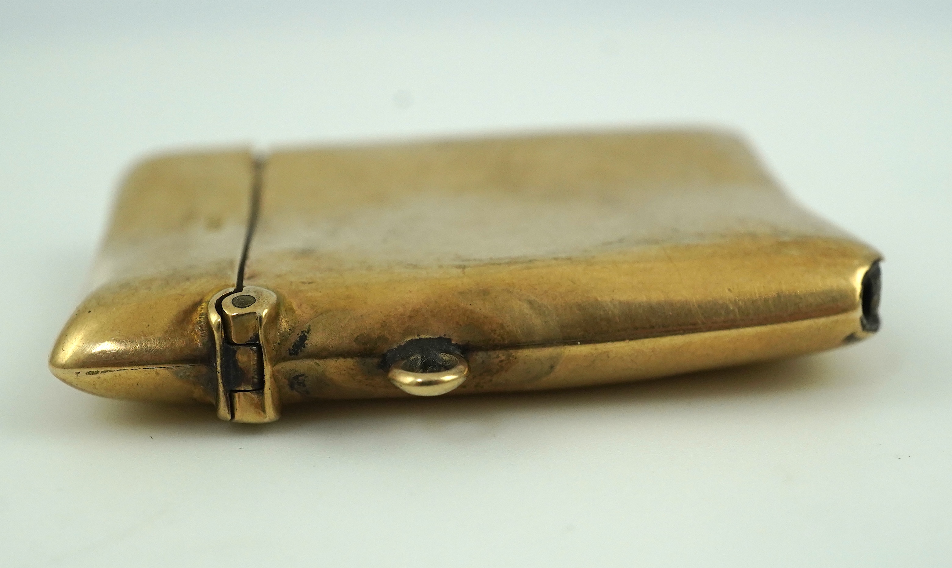 An Edwardian 9ct gold vesta case, circa 1909